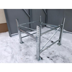 Dreifaches Untergestell für drei 1000 Liter IBC-Tanks