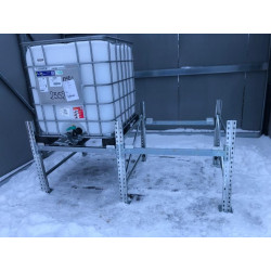 Dreifaches Untergestell für drei 1000 Liter IBC-Tanks